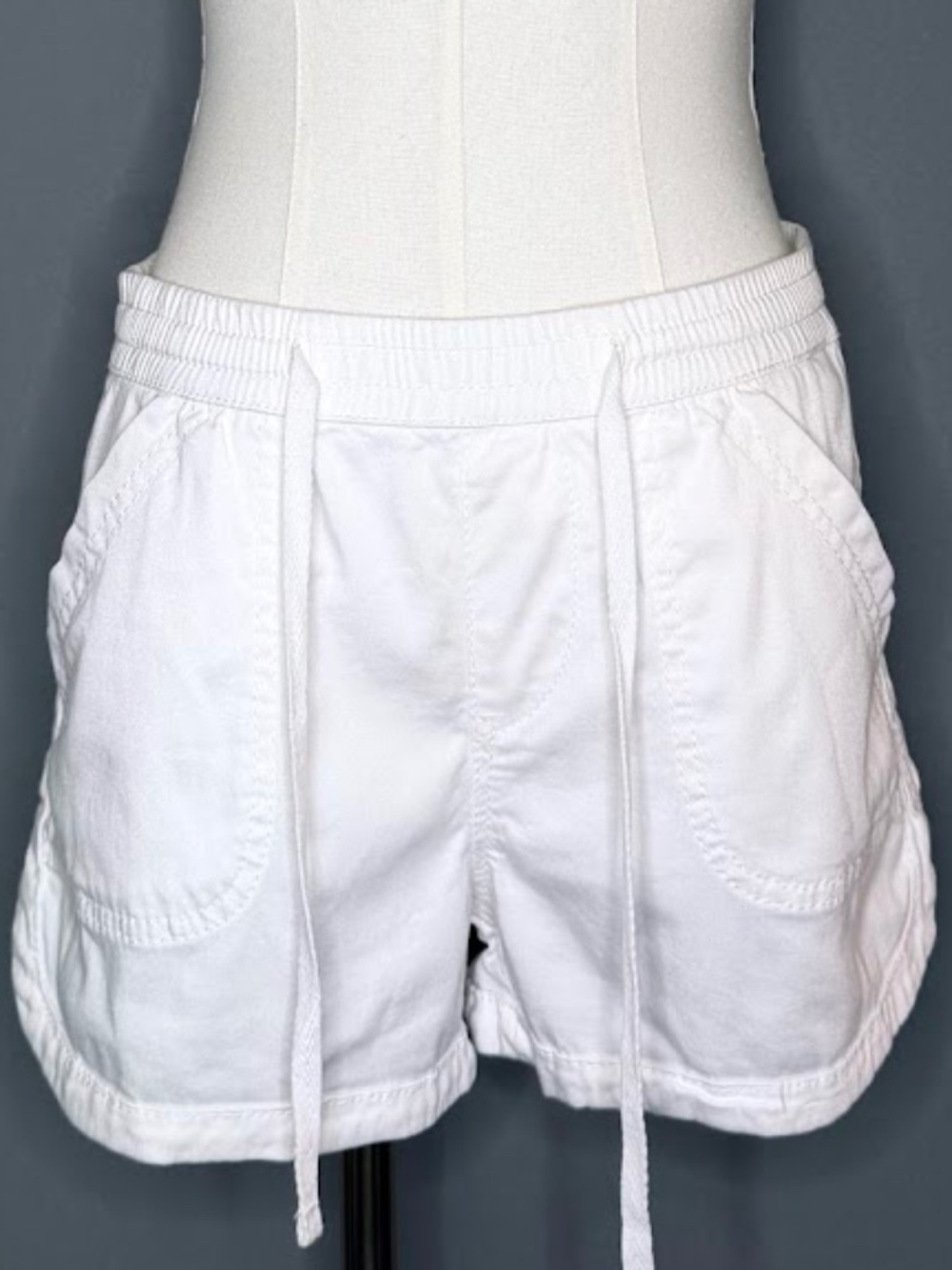 Unionbay White Drawstring Casual Shorts Elastic Waist Pockets Size Medium